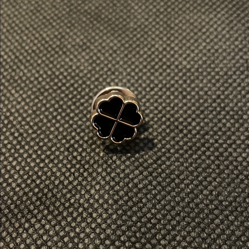 Black Clover Tie Tac